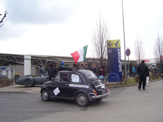 3_i_curiosi_a_Monza_r.jpg