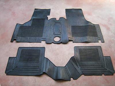 500_sovra_tappeto_nero832.jpg