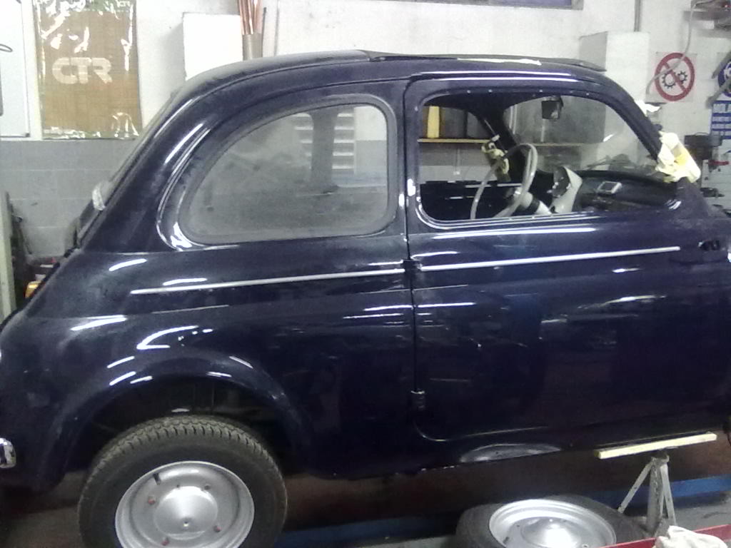 Novara27ottobre2011Fiat500DAlbertocoprivolante001.jpg