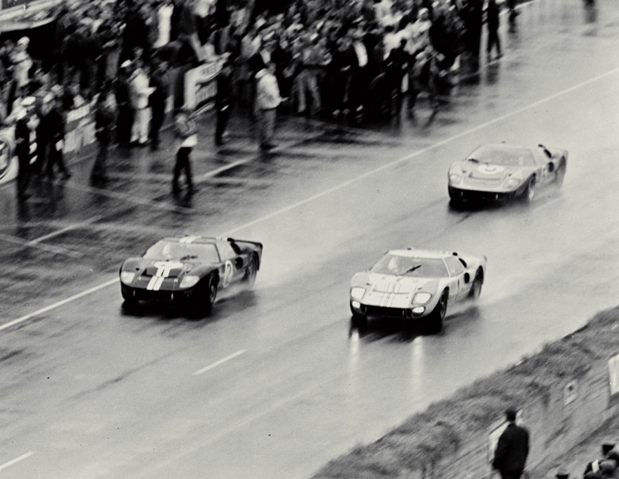 ford_gt40_lemansarrival_1966.jpg
