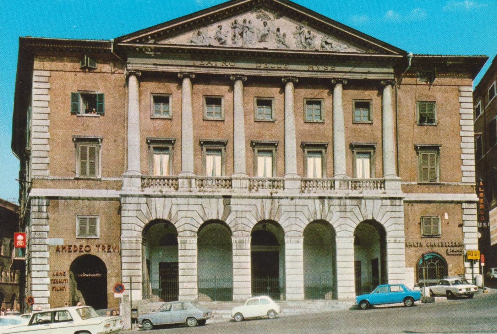 76bANteatromuse.jpg
