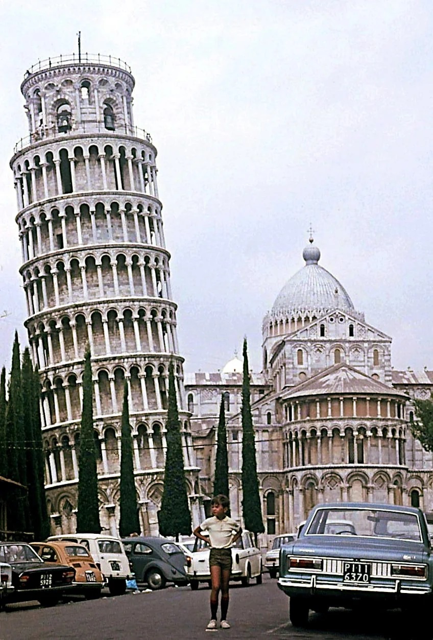 Leaning-Tower-of-Pisa-in-1969.jpg