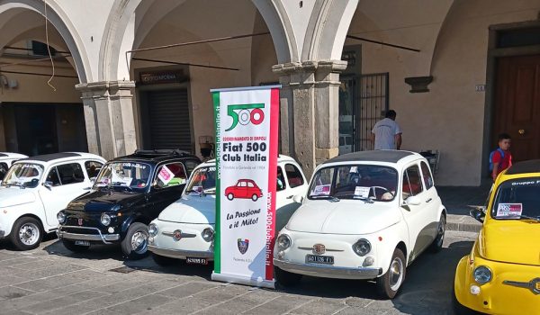 Le 500 per il passaggio della Mille Miglia ad Empoli