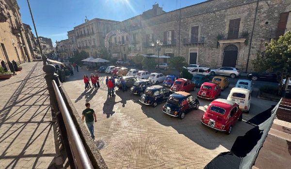 Passeggiata in 500 a Mazzarino