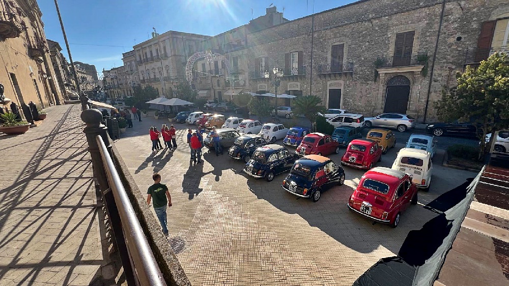 Passeggiata in 500 a Mazzarino