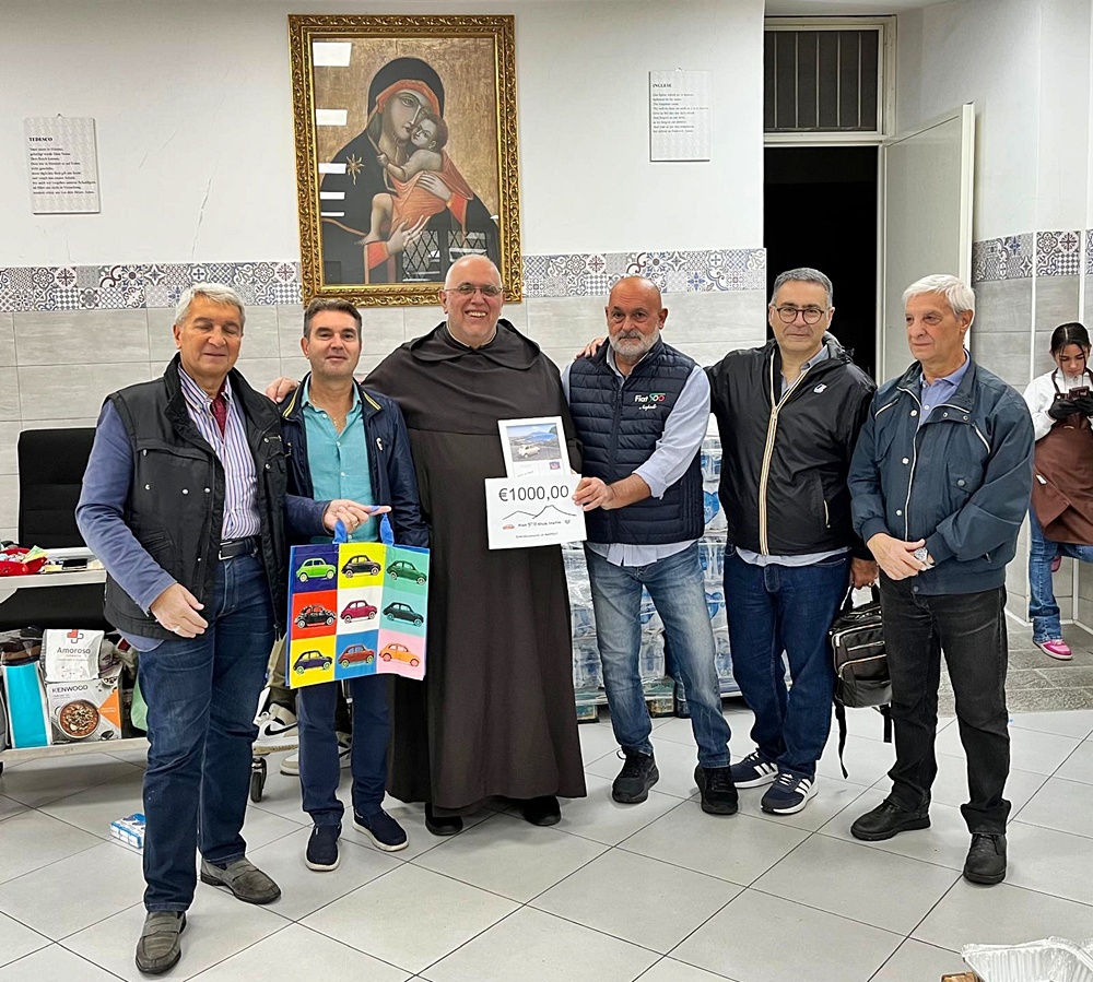 I Coordinamenti di Napoli consegnano la donazione a Padre Francesco