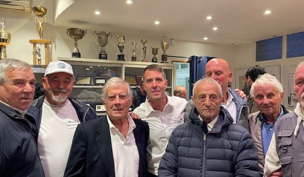 Le 500 omaggiano Giacomo Agostini