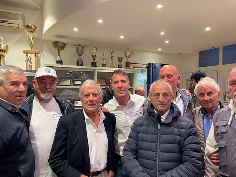 Le 500 omaggiano Giacomo Agostini 