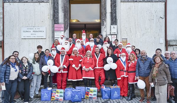 Babbi Natale in corsia a Pisa