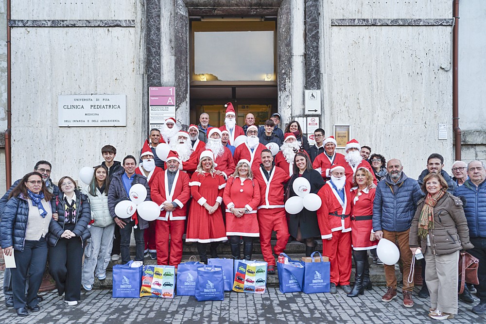 Babbi Natale in corsia a Pisa